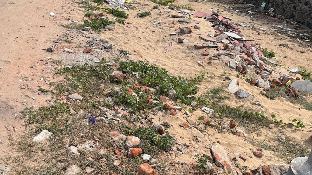 Chennai Corporation plans to put up a fence to check dumping of debris